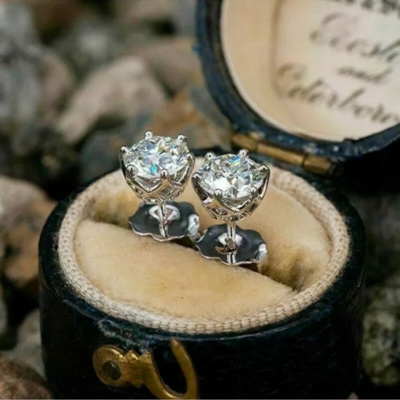 925 Silver Stud Earrings Charm Jewelry Round Cut Cubic Zirconia for Women Gifts - Picture 2 of 4